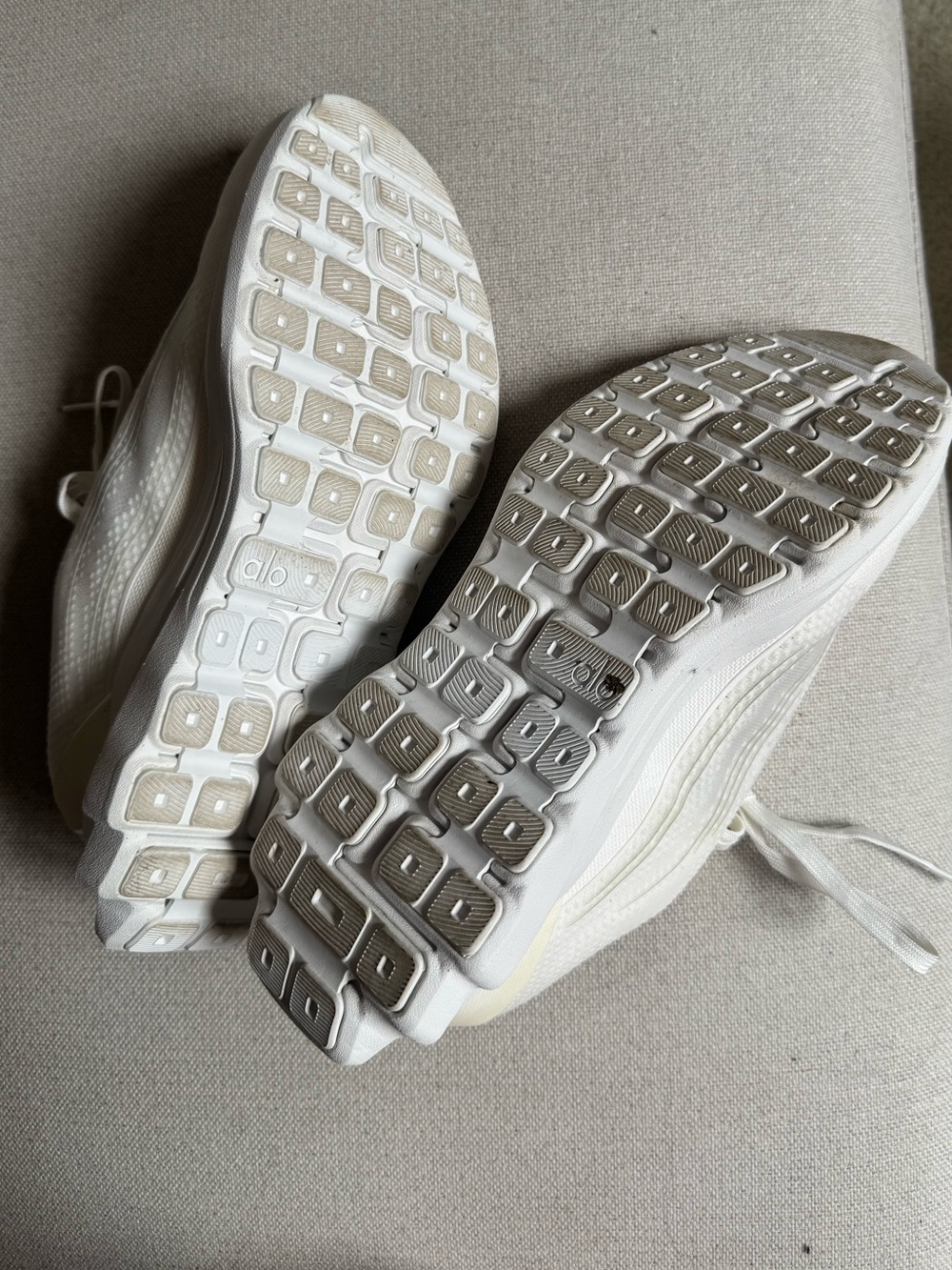 ALO Yoga Men's Ivory/White Lightweight Runner’s Sneakers - Picture 4 of 5